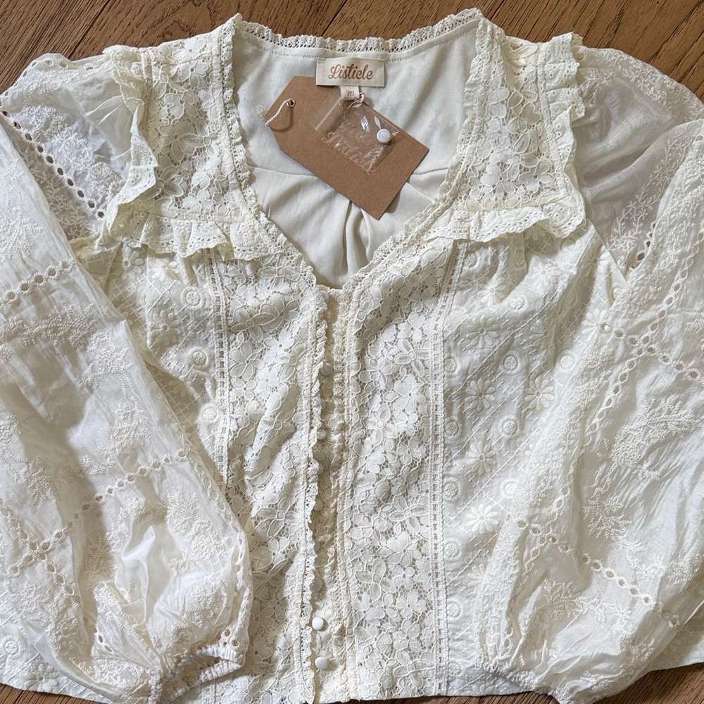 😊NWT Listicle Cream Lace Eyelet Blouse